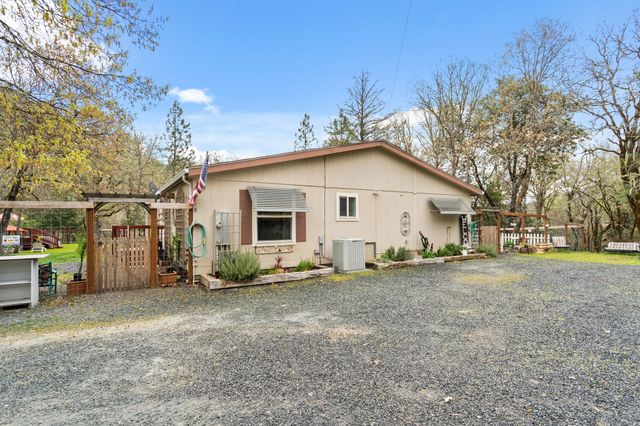 3134 W Evans Creek Road, Rogue River, OR 97537