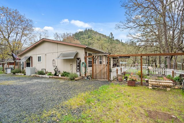 3134 W Evans Creek Road, Rogue River, OR 97537