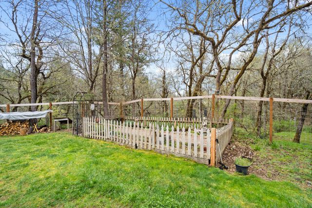 3134 W Evans Creek Road, Rogue River, OR 97537