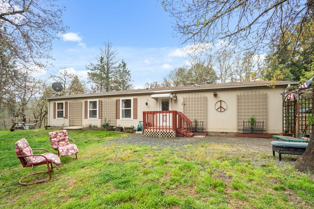 3134 W Evans Creek Road, Rogue River, OR 97537