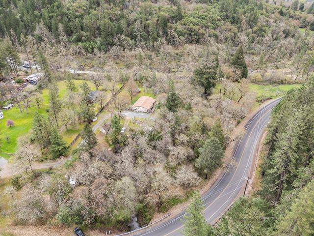 3134 W Evans Creek Road, Rogue River, OR 97537
