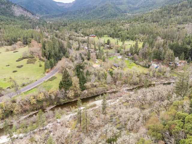3134 W Evans Creek Road, Rogue River, OR 97537