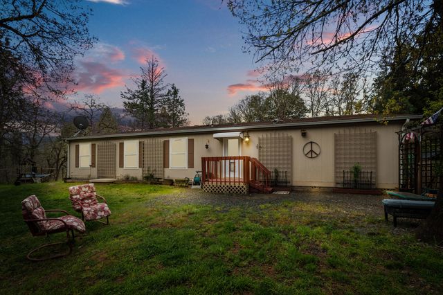 3134 W Evans Creek Road, Rogue River, OR 97537
