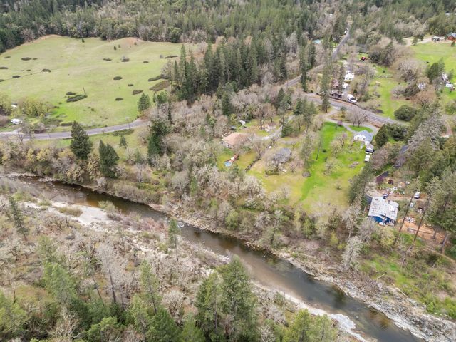 3134 W Evans Creek Road, Rogue River, OR 97537