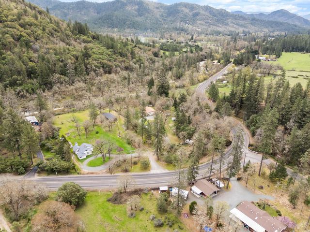 3134 W Evans Creek Road, Rogue River, OR 97537