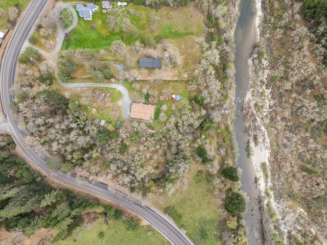 3134 W Evans Creek Road, Rogue River, OR 97537