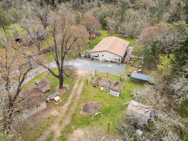 3134 W Evans Creek Road, Rogue River, OR 97537