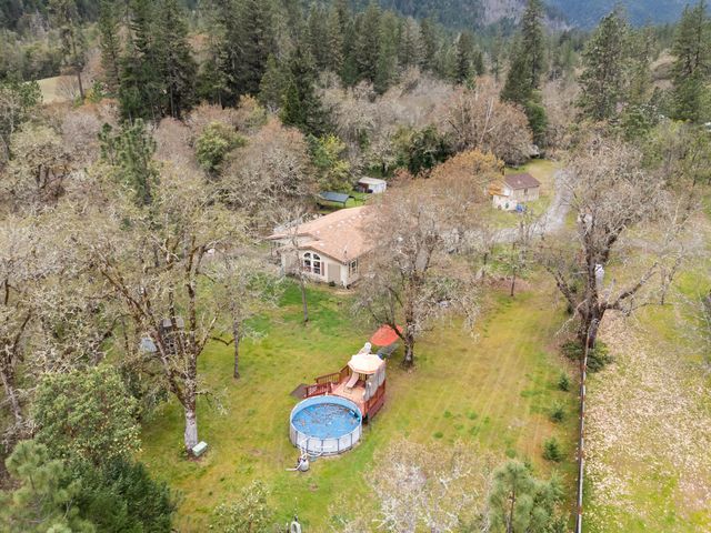 3134 W Evans Creek Road, Rogue River, OR 97537