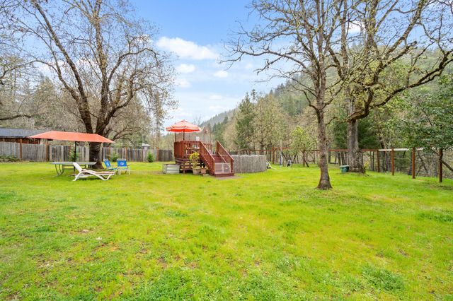 3134 W Evans Creek Road, Rogue River, OR 97537