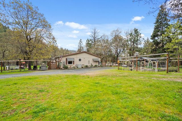 3134 W Evans Creek Road, Rogue River, OR 97537