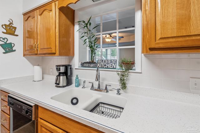 14 Nottingham Way, Pensacola, FL 32506