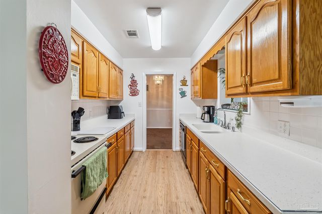 14 Nottingham Way, Pensacola, FL 32506
