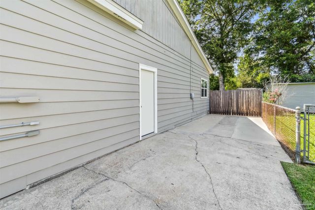 14 Nottingham Way, Pensacola, FL 32506