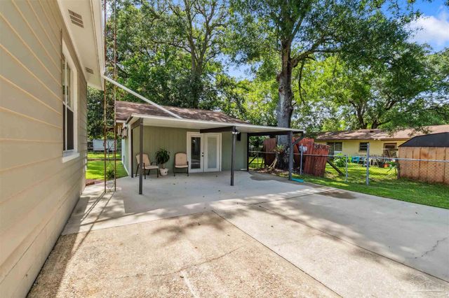 14 Nottingham Way, Pensacola, FL 32506