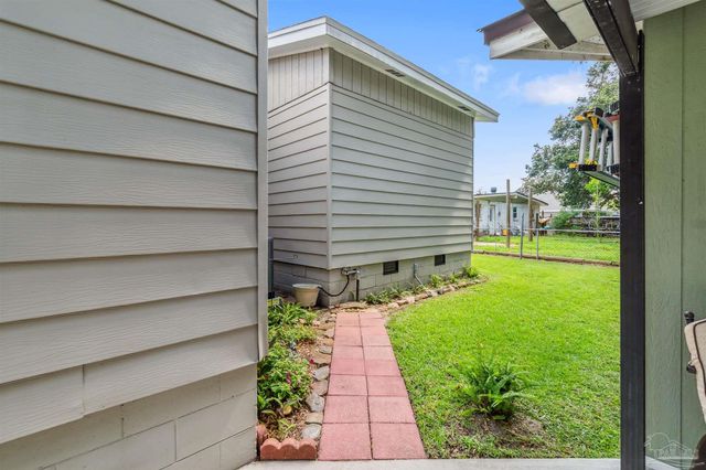 14 Nottingham Way, Pensacola, FL 32506