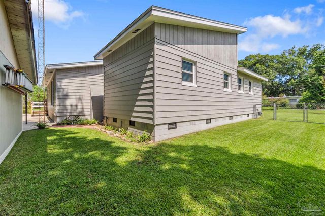 14 Nottingham Way, Pensacola, FL 32506