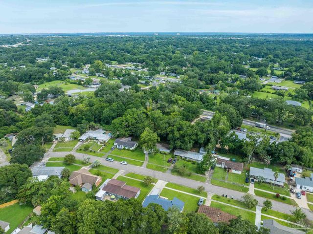 14 Nottingham Way, Pensacola, FL 32506