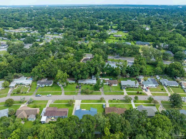 14 Nottingham Way, Pensacola, FL 32506