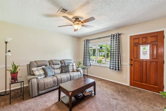 14 Nottingham Way, Pensacola, FL 32506