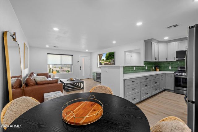 6723 E 1ST Avenue, Scottsdale, AZ 85251