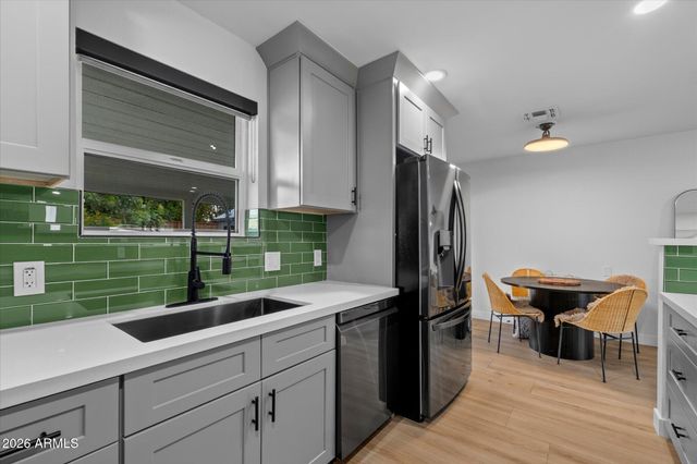 6723 E 1ST Avenue, Scottsdale, AZ 85251