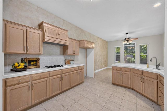 5688 E Christine Avenue, Fresno, CA 93727
