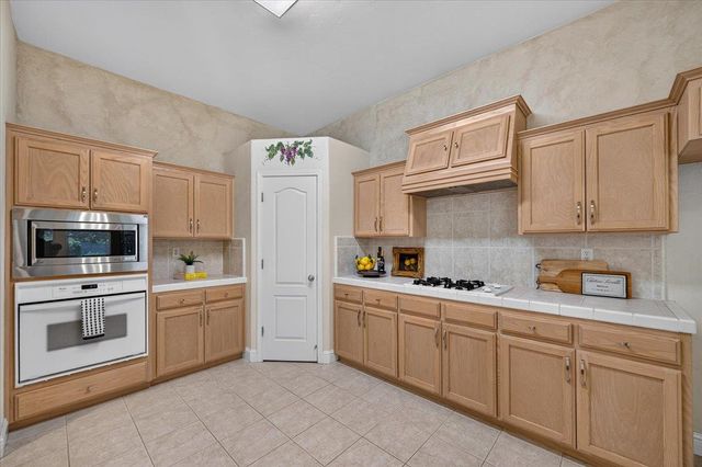 5688 E Christine Avenue, Fresno, CA 93727