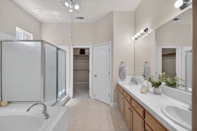 5688 E Christine Avenue, Fresno, CA 93727