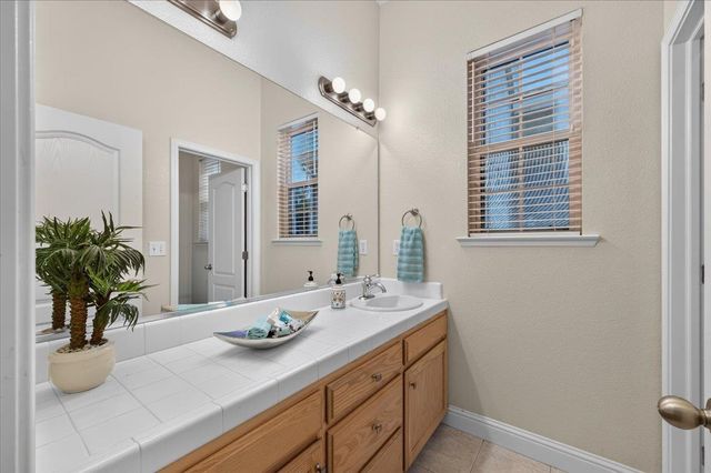 5688 E Christine Avenue, Fresno, CA 93727
