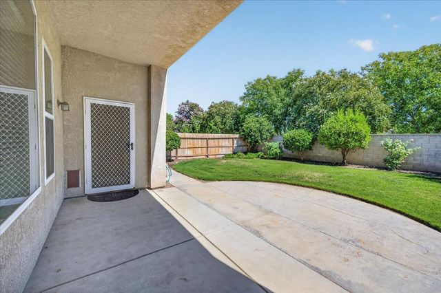 5688 E Christine Avenue, Fresno, CA 93727