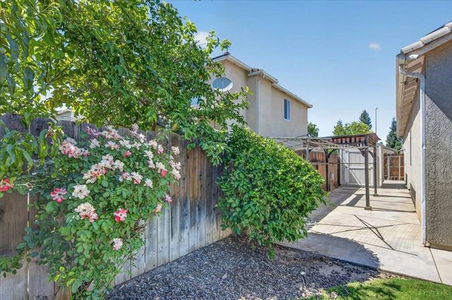 5688 E Christine Avenue, Fresno, CA 93727