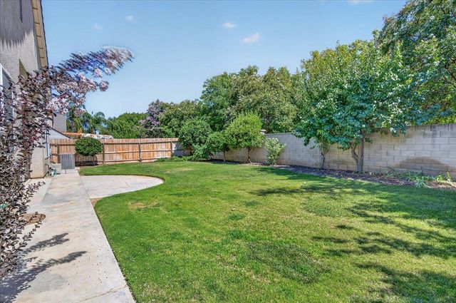 5688 E Christine Avenue, Fresno, CA 93727