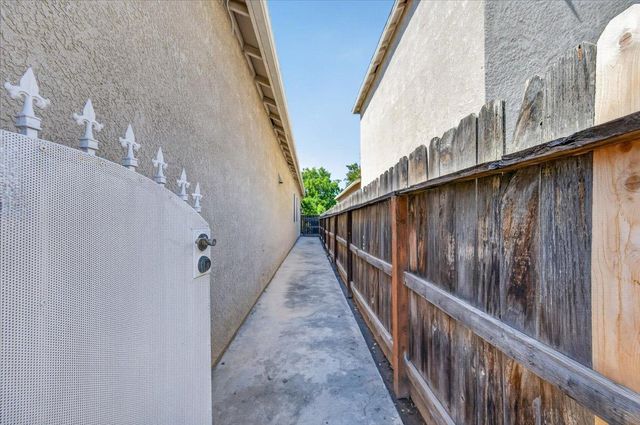 5688 E Christine Avenue, Fresno, CA 93727