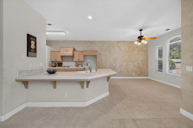5688 E Christine Avenue, Fresno, CA 93727