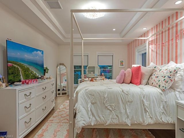 425 15th AVE S, Naples, FL 34102