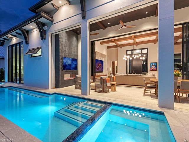425 15th AVE S, Naples, FL 34102
