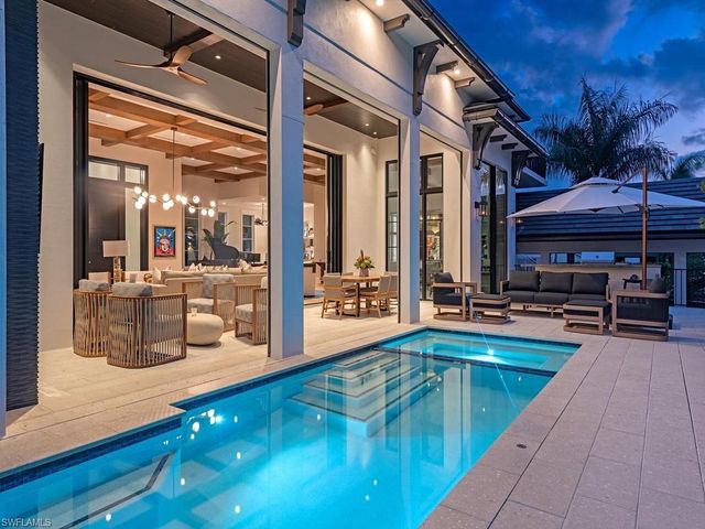 425 15th AVE S, Naples, FL 34102