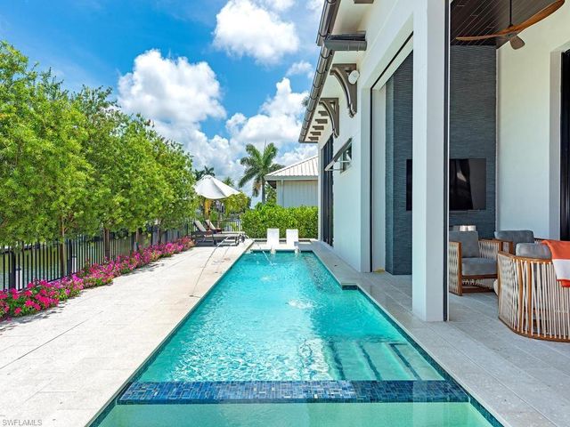 425 15th AVE S, Naples, FL 34102
