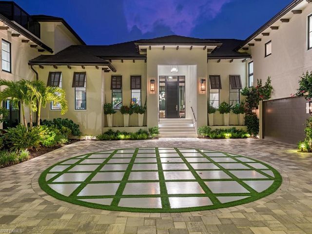 425 15th AVE S, Naples, FL 34102