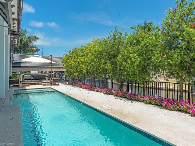 425 15th AVE S, Naples, FL 34102