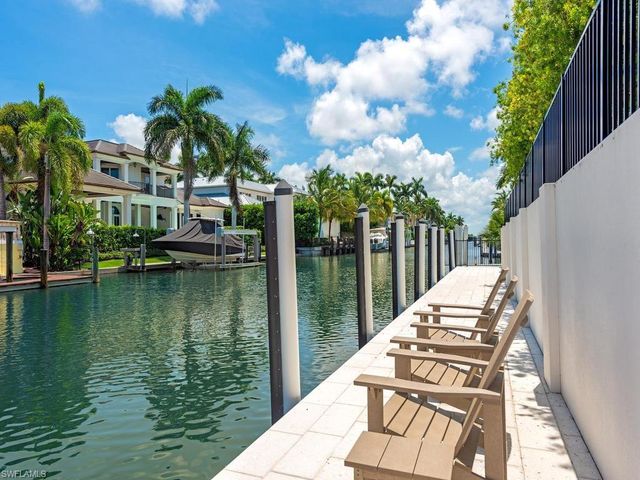 425 15th AVE S, Naples, FL 34102