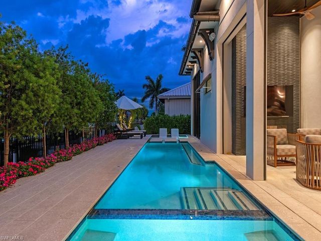 425 15th AVE S, Naples, FL 34102