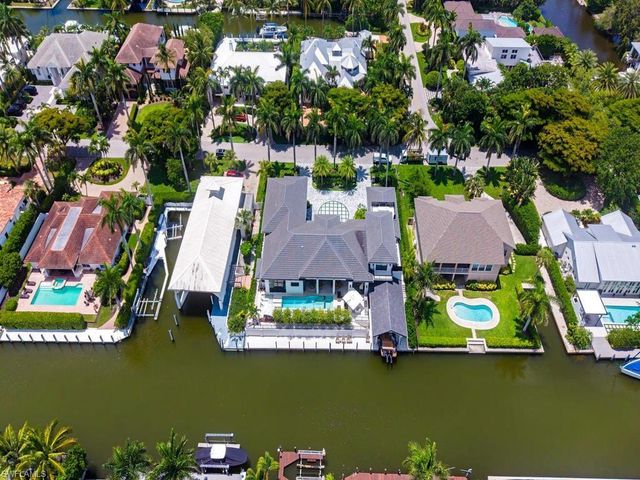 425 15th AVE S, Naples, FL 34102