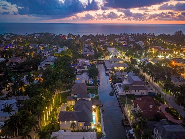 425 15th AVE S, Naples, FL 34102