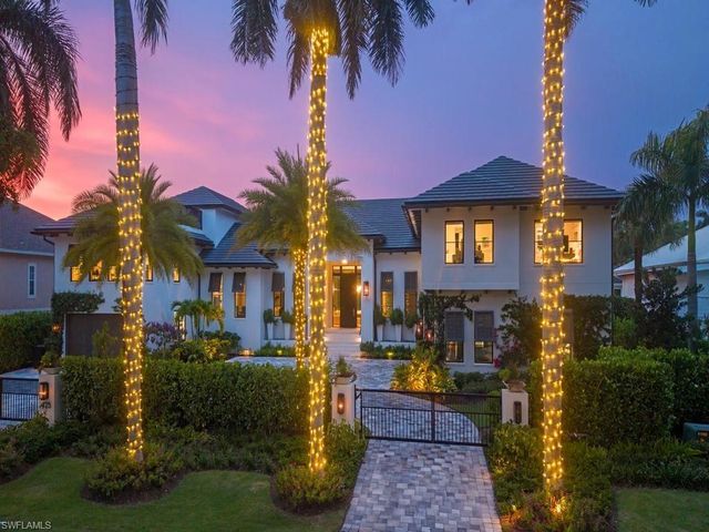 425 15th AVE S, Naples, FL 34102