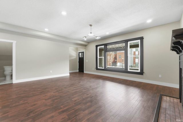 1220 Fairfield Avenue, Fort Wayne, IN 46802