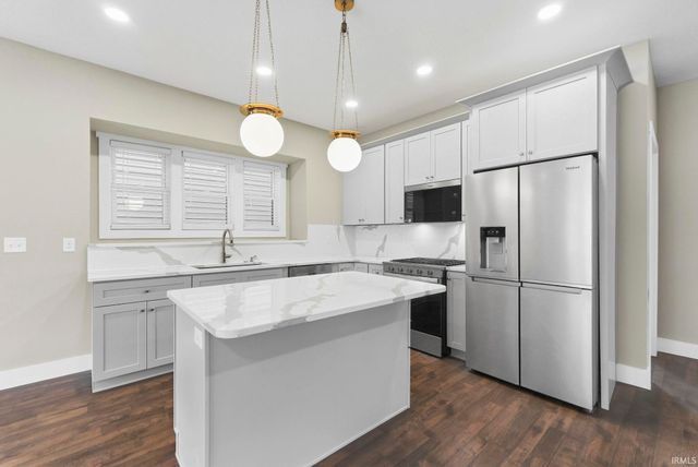 1220 Fairfield Avenue, Fort Wayne, IN 46802