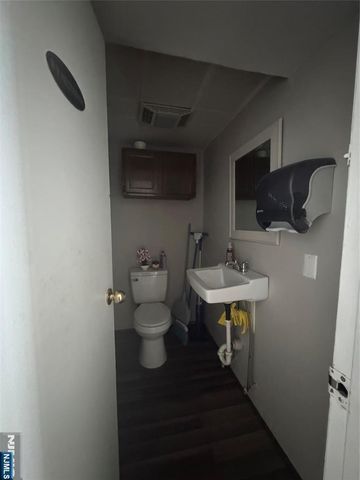 304 38th B, Union City, NJ 07087