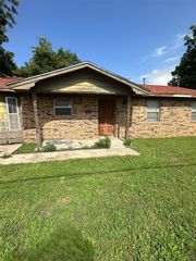 615 S 17th Street, Chickasha, OK 73018