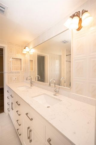 5613 Pierce St 1, Hollywood, FL 33021